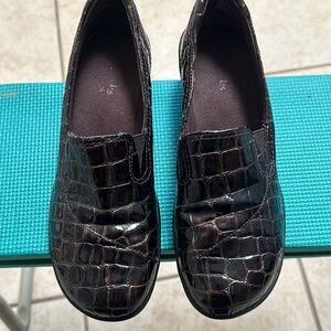 Clark’s Women’s Croc Embossed Leather Soft Walk Shoes Size 7-1/2 M EUC